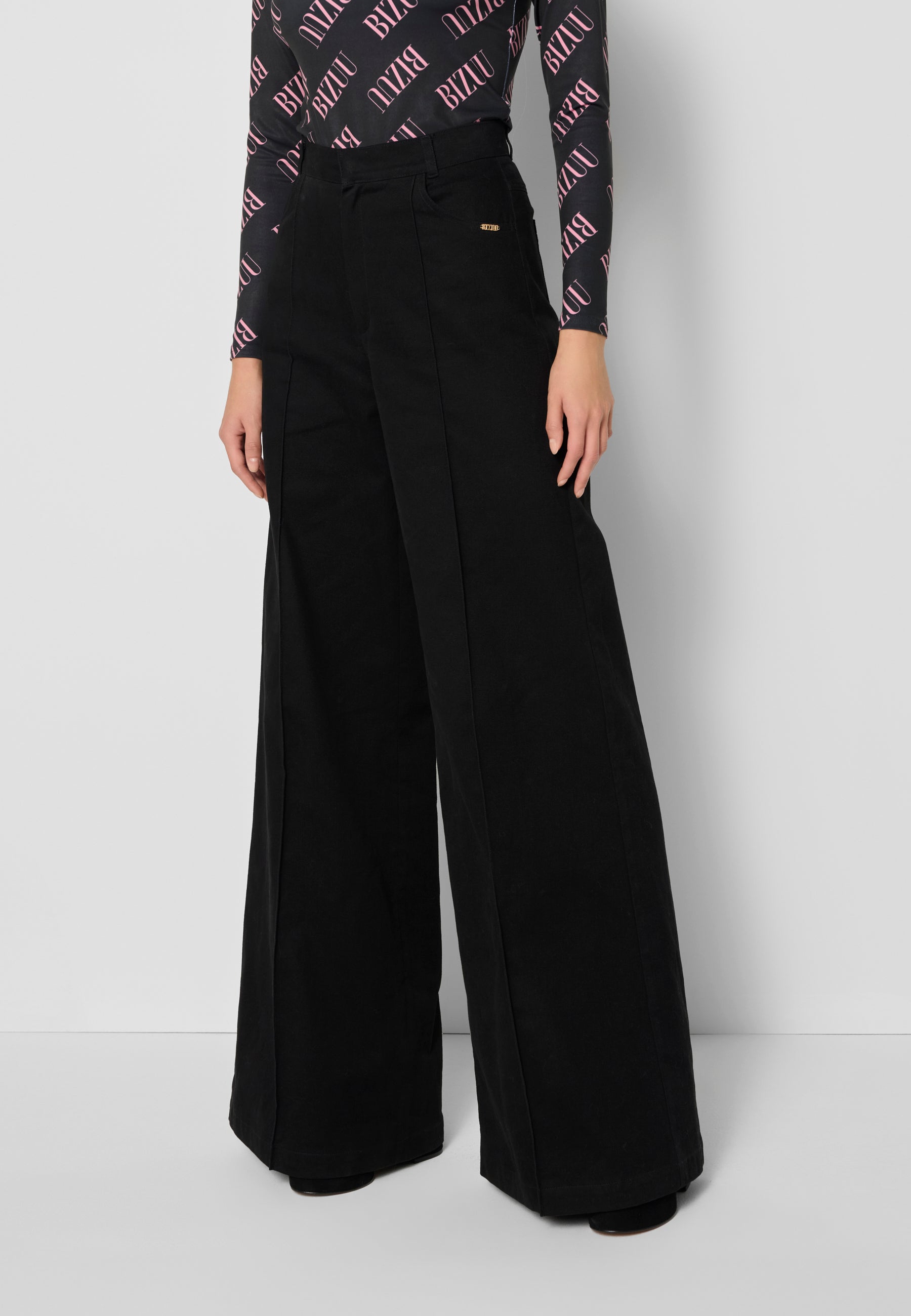 LE'RURE Knot design set up pants black Knot design set up
