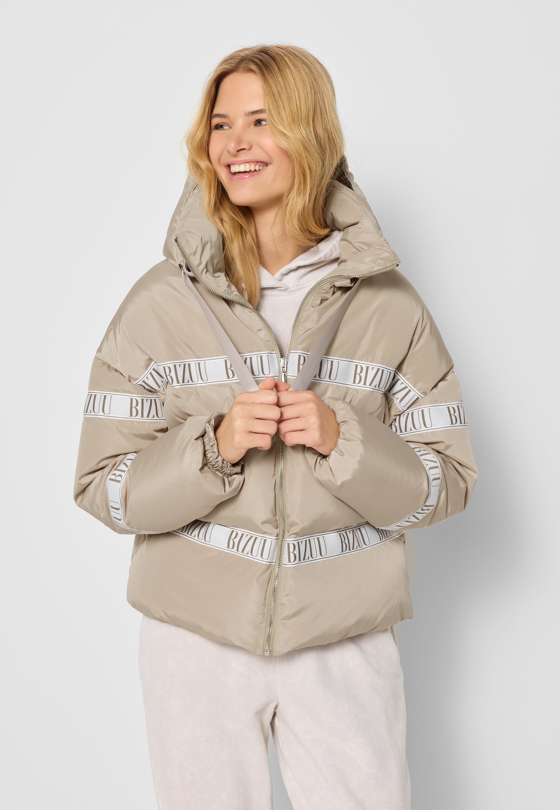 【美品】 2way dad jacket ベージュ Oversized down jacket TOKYO, beige – Bizuu