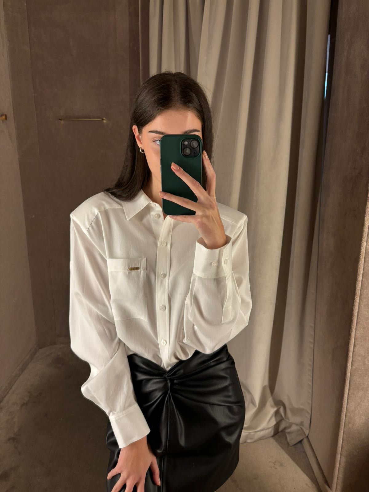 Women's blouse with shoulder pads GRUNEA in white – Bizuu