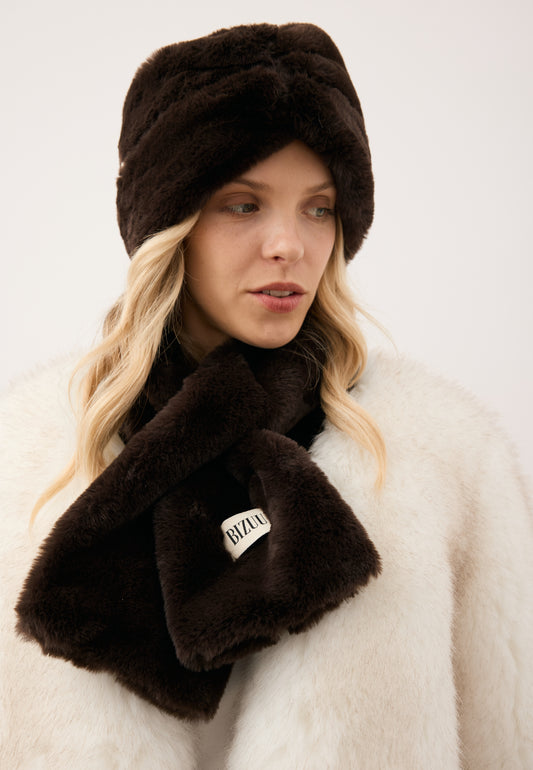 Close-up of the model wearing the brown faux fur FLUFFY scarf and the FEMI faux fur headband.