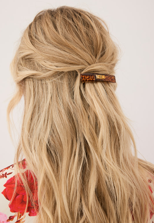 Delicate LEA hair clip in tortoiseshell shades
