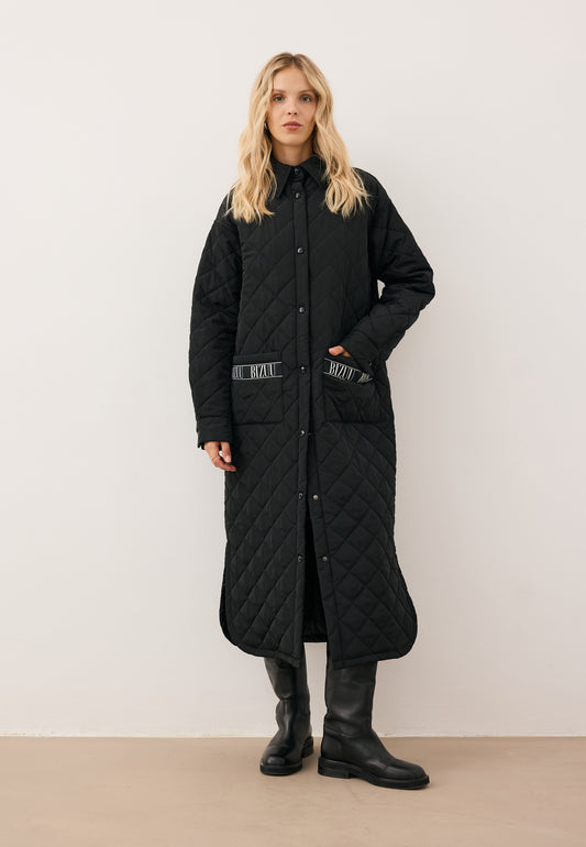 Model with one hand in the pocket of the long black MAREVIA quilted coat with branded tape on the pockets.