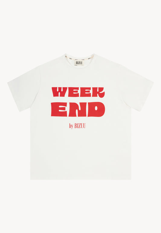 The front of the white T-shirt with red lettering WEEKEND by Bizuu.