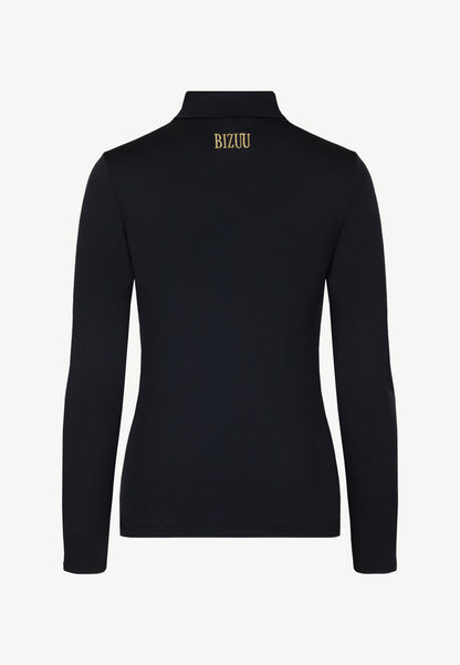 OWAKA black close-fitting turtleneck