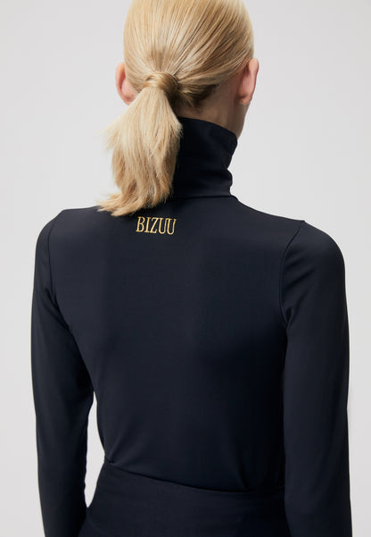 OWAKA black close-fitting turtleneck