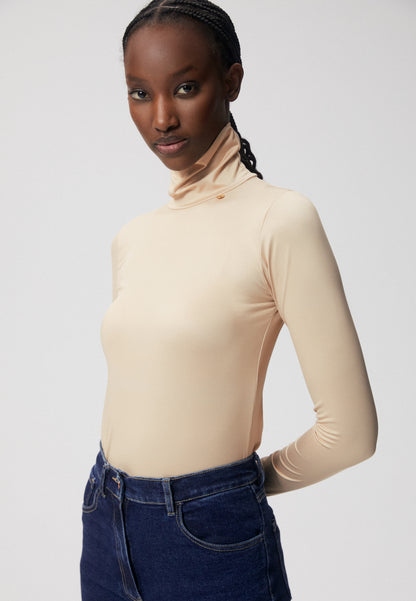 OWAKA beige close-fitting turtleneck