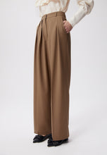 Load image into Gallery viewer, Suit trousers with wide legs BANOS beige
