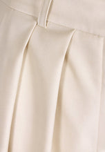Load image into Gallery viewer, Wide bermuda shorts CEVEN beige
