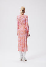 Load image into Gallery viewer, Midi skirt with floral print made of viscose BREE pink
