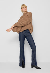 Jeans with a cut and rip at the bottom ALLAJEN in blue