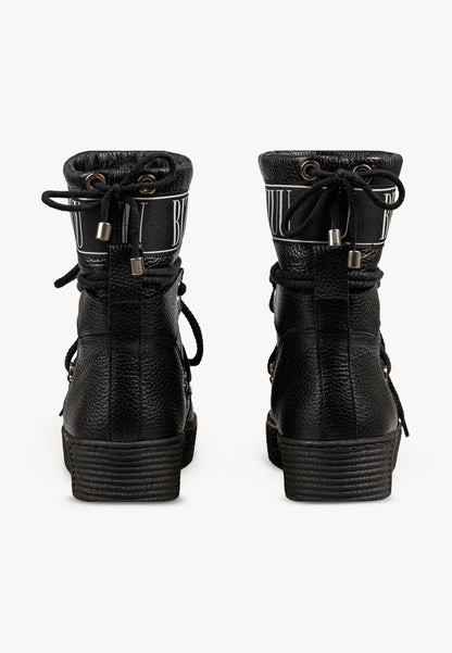 Leather snow boots with branded tape ESPEN in black.