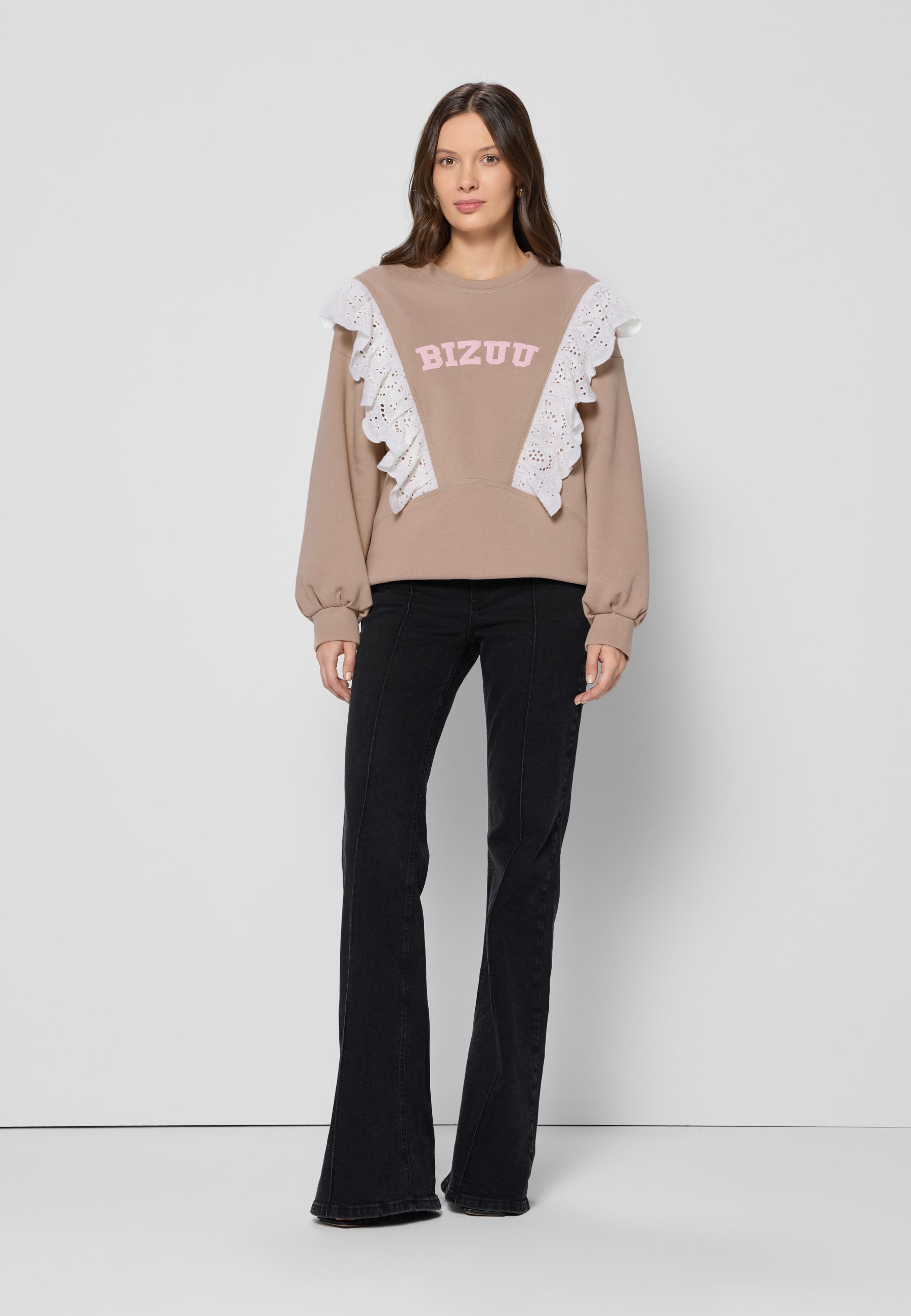 Beige elegant sweatshirt for women LOYA – Bizuu