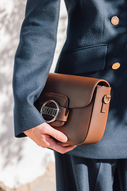 Leather bag with metal logo buckle BIZZI brown