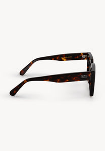 Sunglasses with a tortoiseshell frame AVOLA