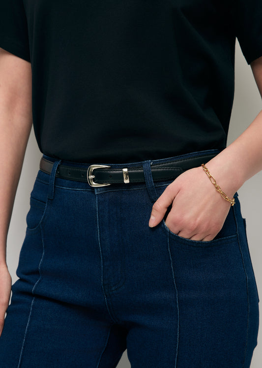 Black CHANTILLY leather belt with a silver buckle.