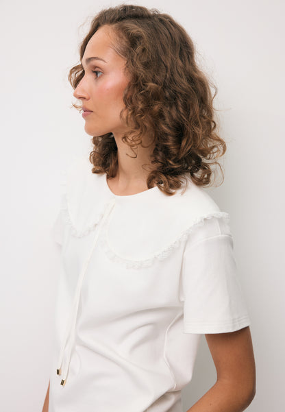 Creamy T-shirt with decorative collar CUTIE