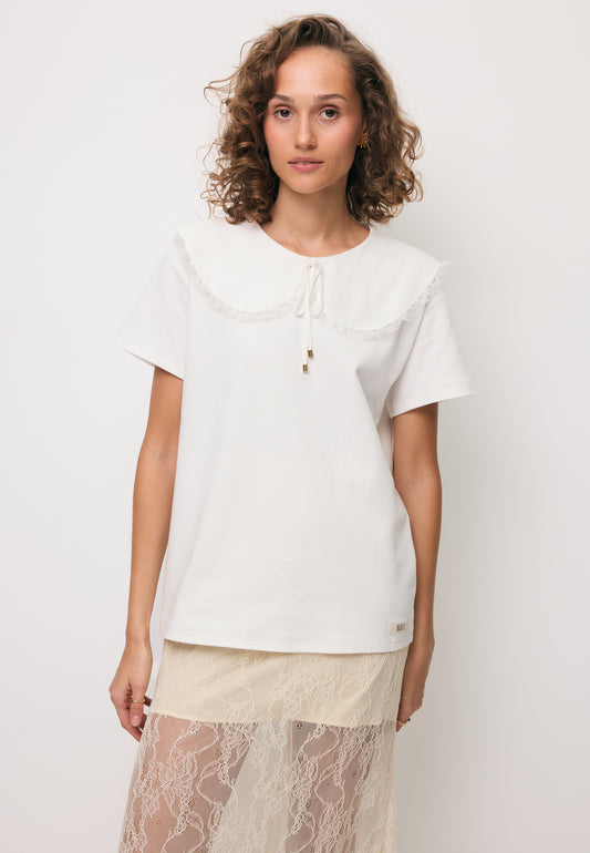 Creamy T-shirt with decorative collar CUTIE