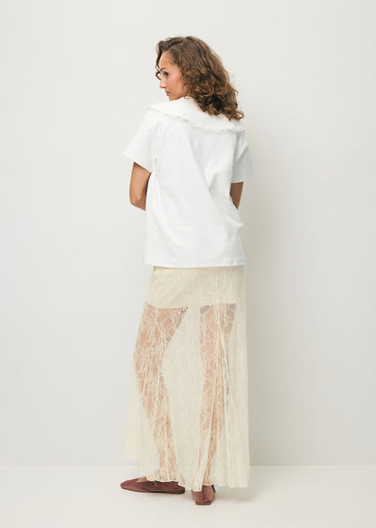 A cream FLACE lace skirt.