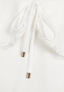 Creamy T-shirt with decorative collar CUTIE