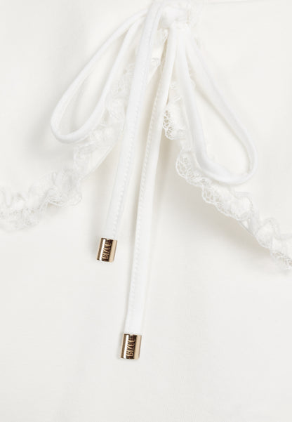 Creamy T-shirt with decorative collar CUTIE