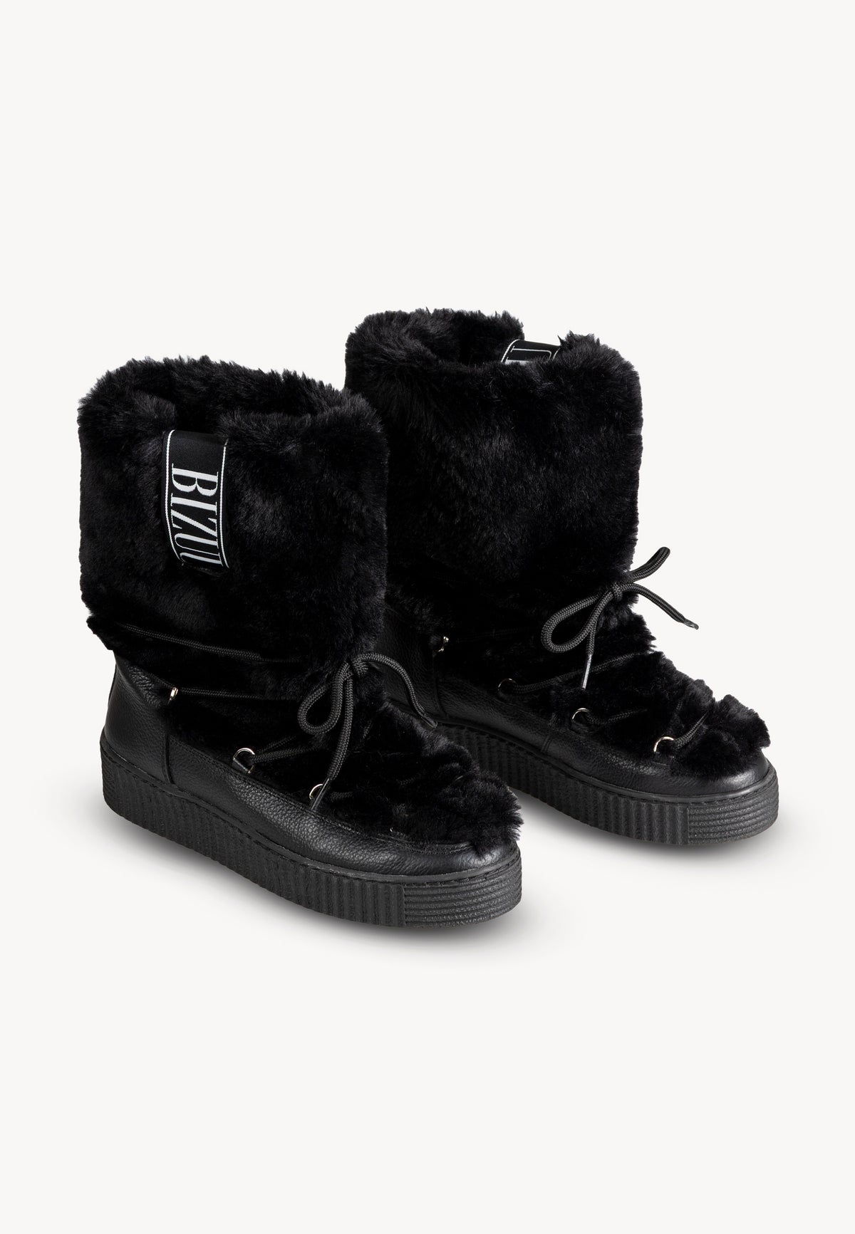 Black fur snow boots FINN with a decorative logo patch on the upper.