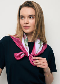 Pink silk FIORIA scarf in a floral print.
