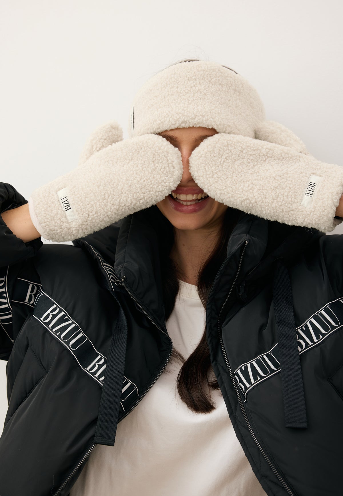 Cream faux shearling gloves SNUGGIE