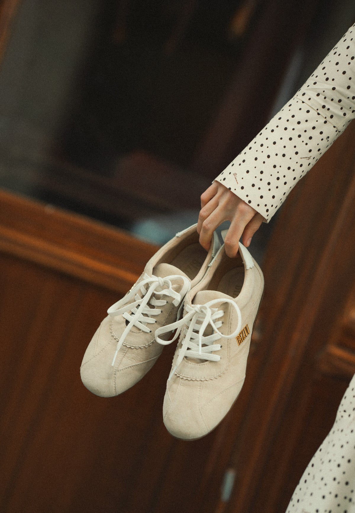 Beige women’s suede LEOLA sneakers.