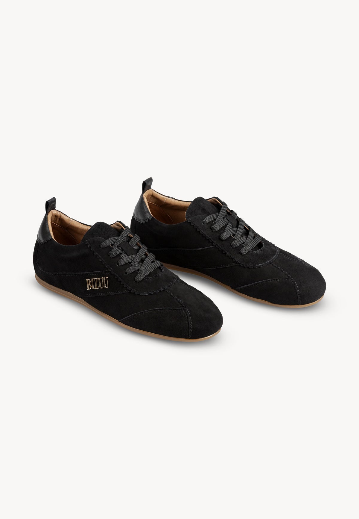 Black LEOLA sneakers with an angled design. The upper part of the shoe features a gold bizuu logo.