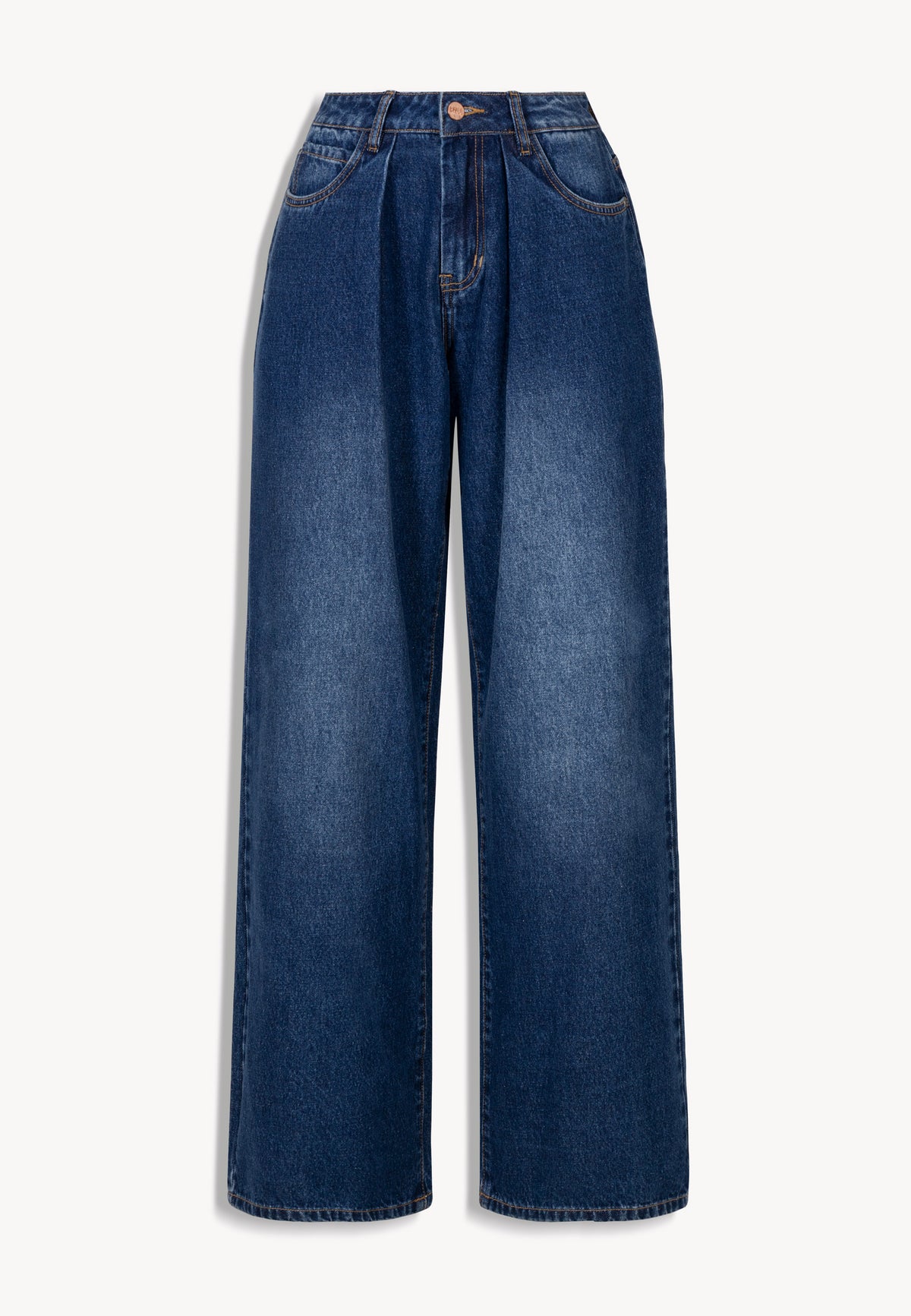Back view: the model wearing the full denim set – DILETTA shirt and LEYLA jeans.