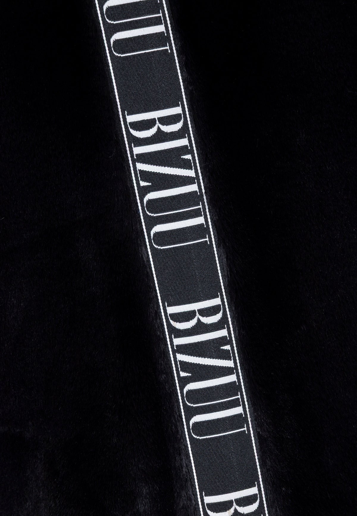 Bizuu branded stripe on the back of the black LIVORNO fur coat.
