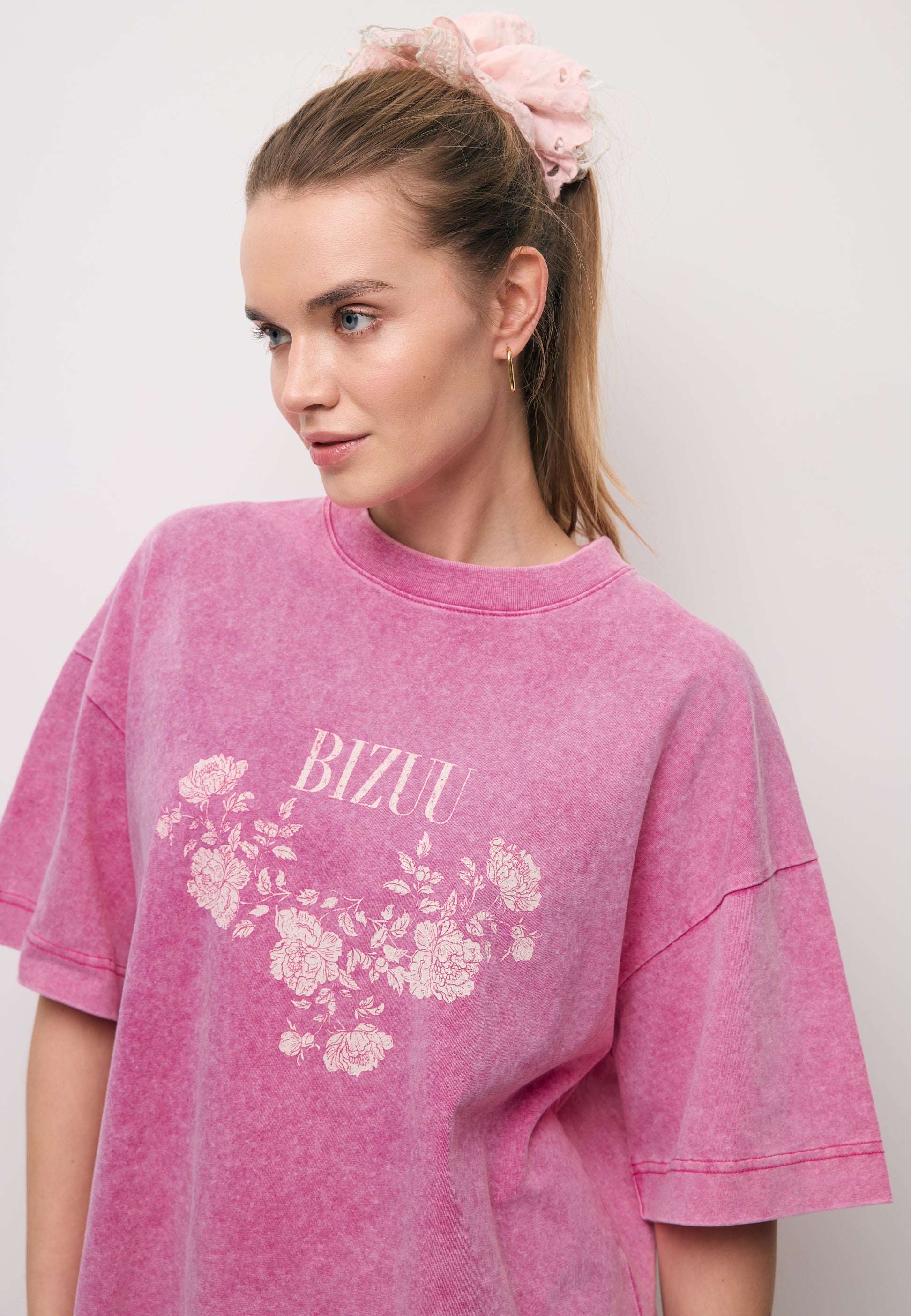 Pink oversized T-shirt with appliqué PAPLYS – Bizuu