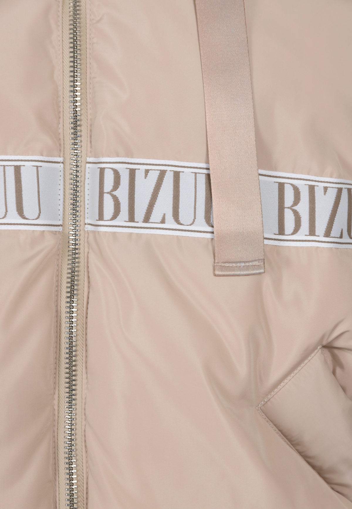 Close-up of the branded tape and zipper on the TOKYO winter jacket with natural filling.