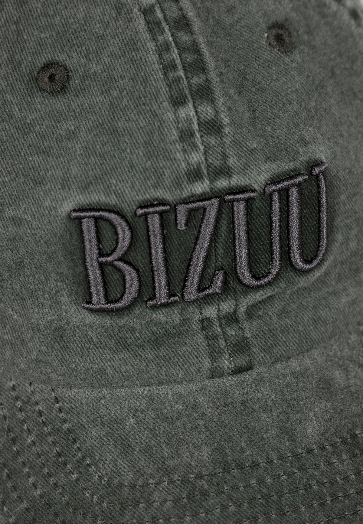 Close-up of the embroidered BIZUU logo on the gray ZANE cap.