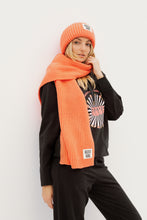 Load image into Gallery viewer, Long scarf with logo patch LUPE orange
