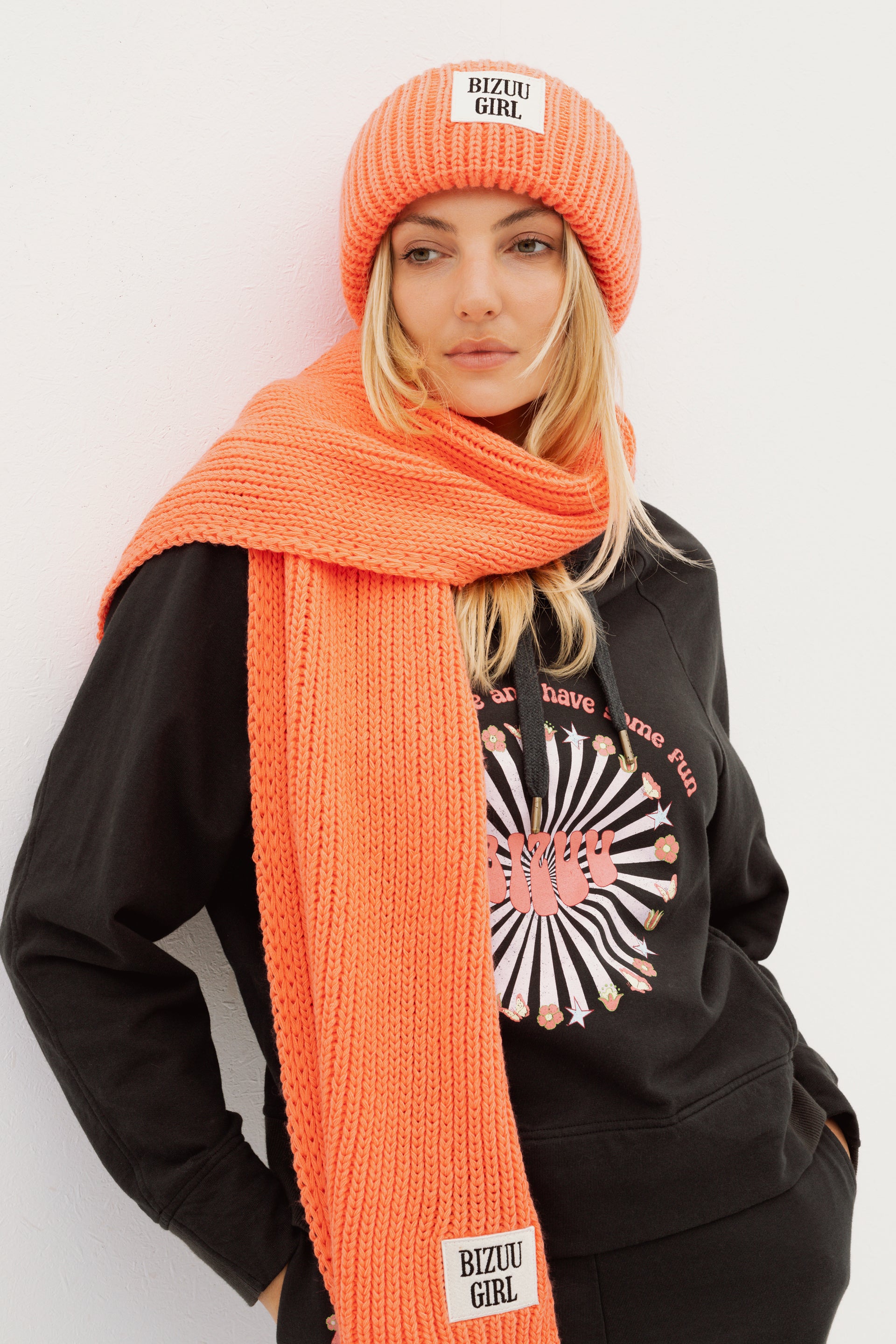 Long scarf with logo patch LUPE orange